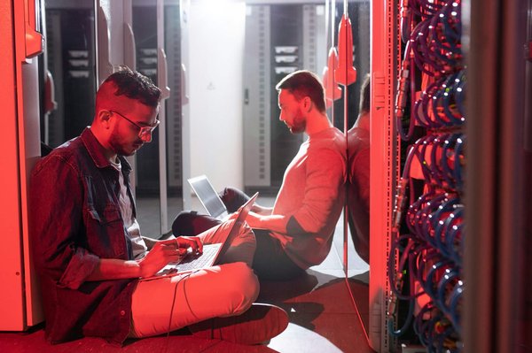 How to set up a multi-room audio system using Sonos speakers and a Synology NAS?